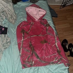 selling pink camo hoodie size medium worn a few times